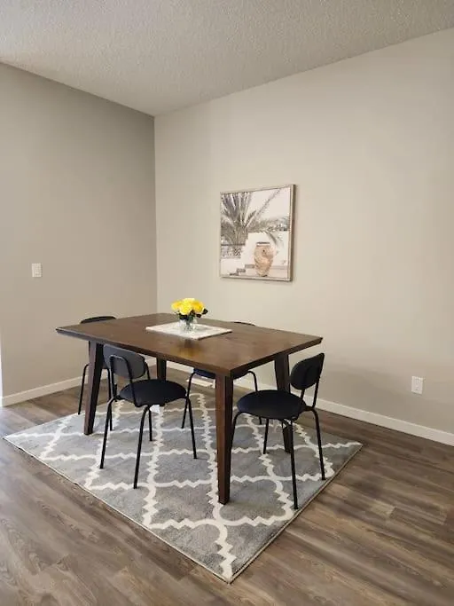 Luxury Villa Home Edmonton Apartment