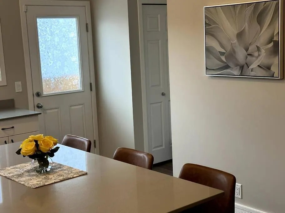 Luxury Villa Home Edmonton Apartment