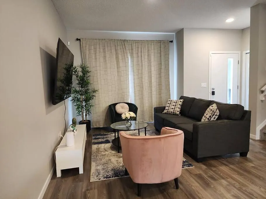 Luxury Villa Home Edmonton Apartment