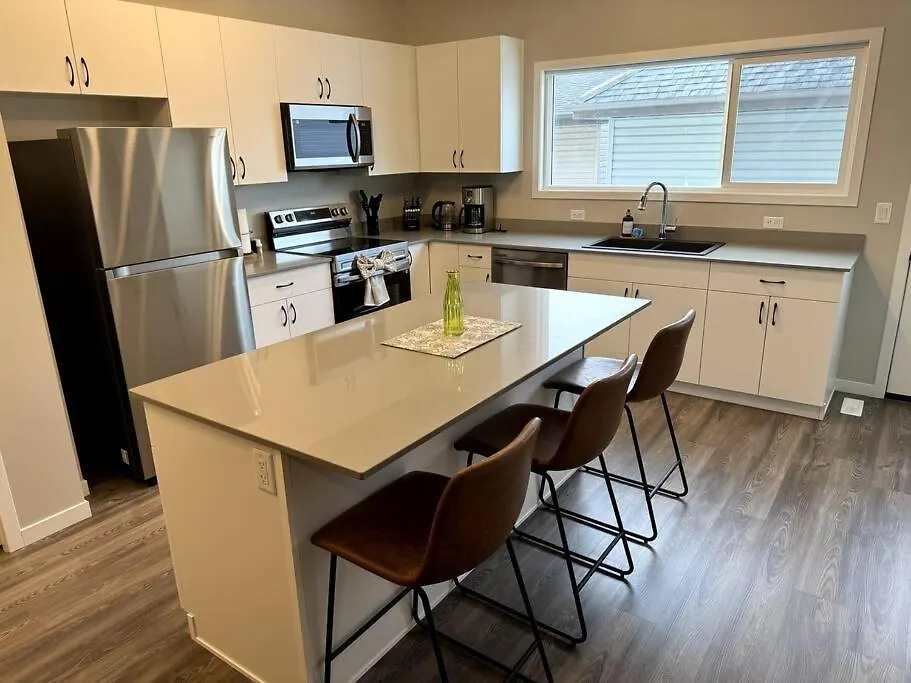 Luxury Villa Home Edmonton Apartment